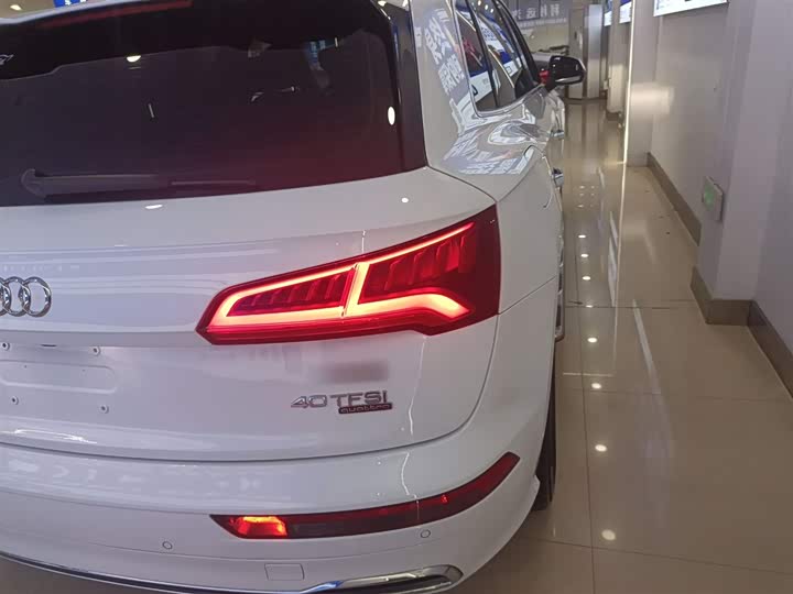 Фото 8 - Audi Q5L