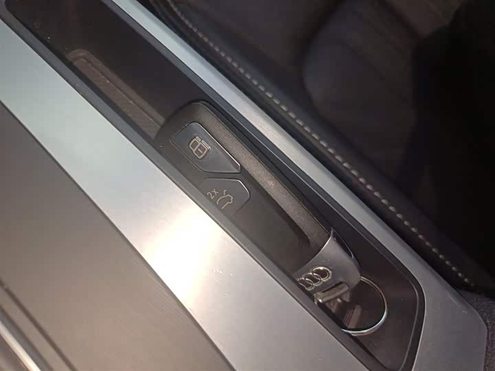 Фото 9 - Audi Q5L