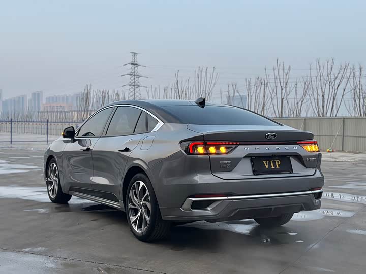 Фото 7 - Ford Mondeo