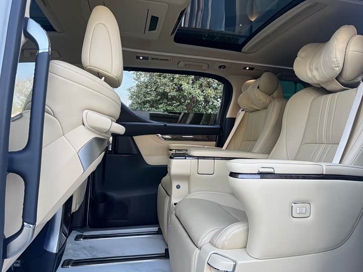 Фото 8 - Toyota Alphard