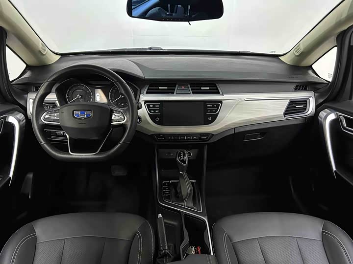 Фото 7 - Geely Vision X3