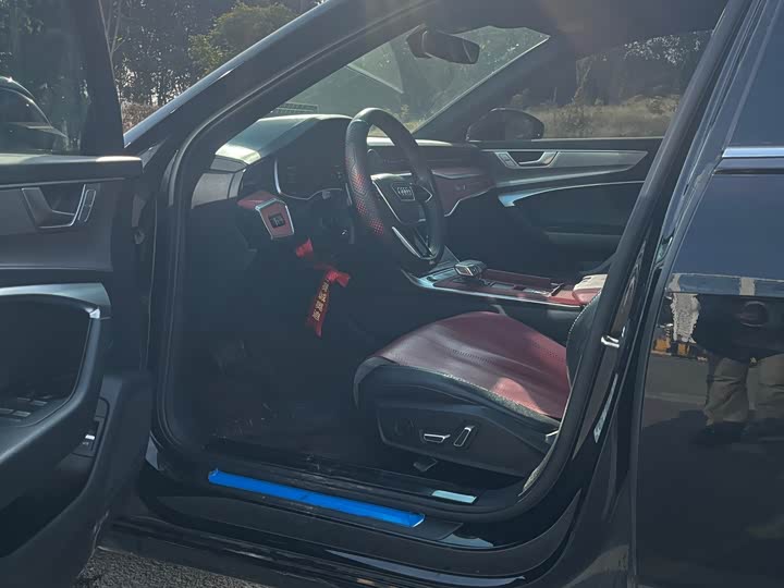 Фото 9 - Audi A6L