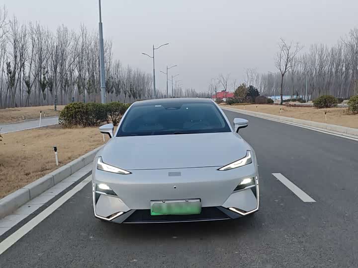 Фото 2 - Geely Galaxy E8