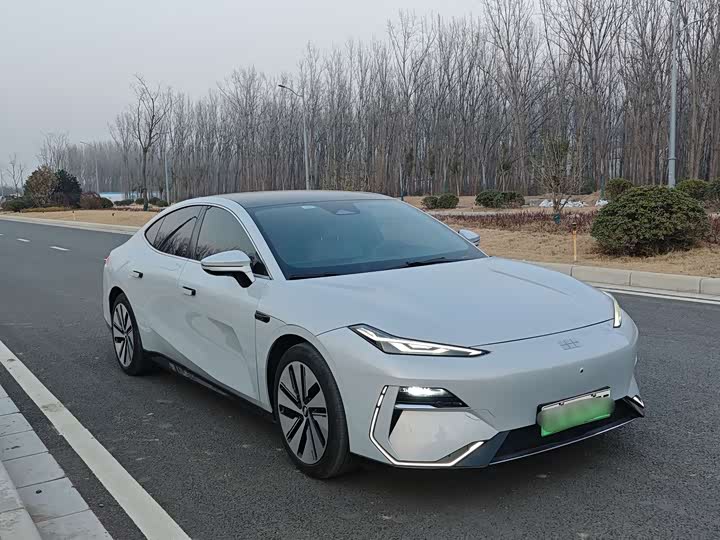 Фото 3 - Geely Galaxy E8