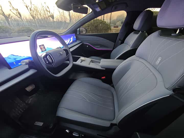 Фото 4 - Geely Galaxy E8