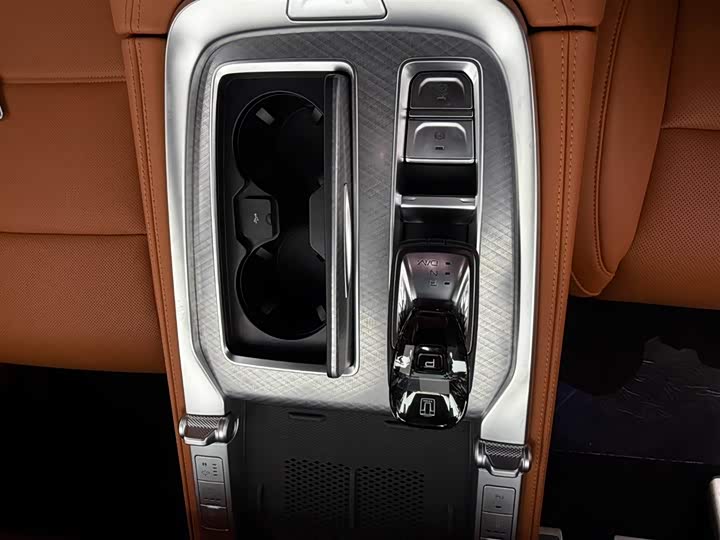 Фото 6 - Tank 700 Hybrid