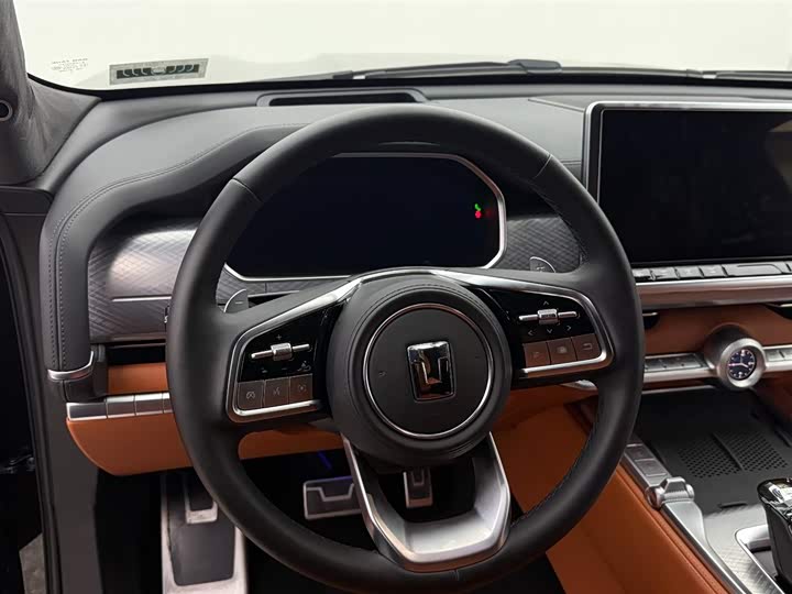 Фото 9 - Tank 700 Hybrid