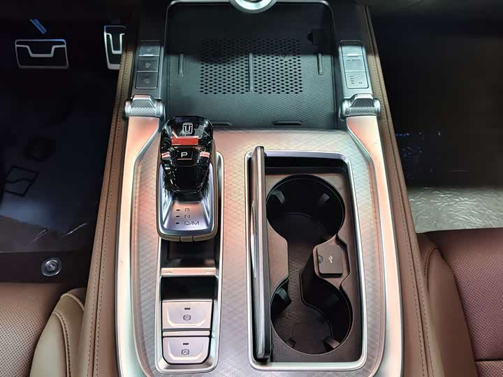 Фото 8 - Tank 700 Hybrid