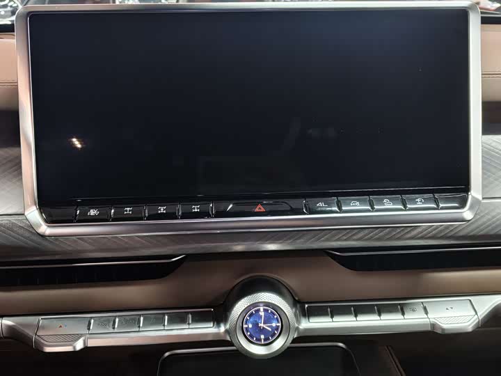 Фото 9 - Tank 700 Hybrid