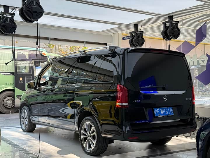 Фото 3 - Mercedes-Benz V-Class