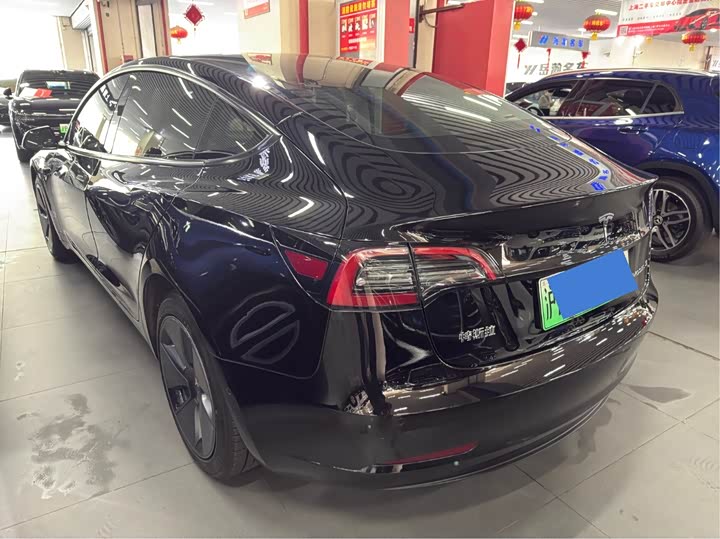 Фото 3 - Tesla Model 3