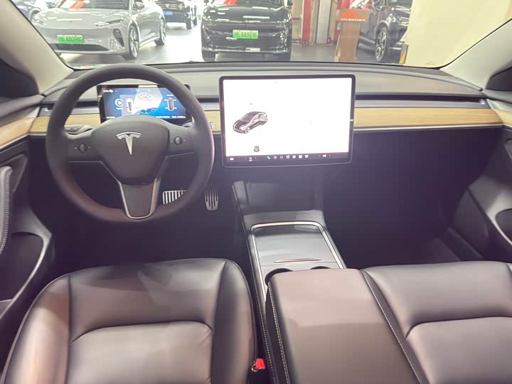 Фото 5 - Tesla Model 3
