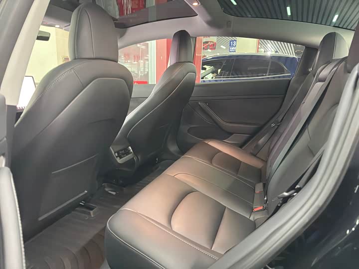 Фото 8 - Tesla Model 3