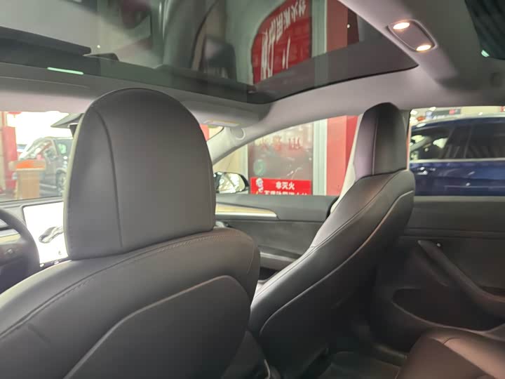 Фото 9 - Tesla Model 3