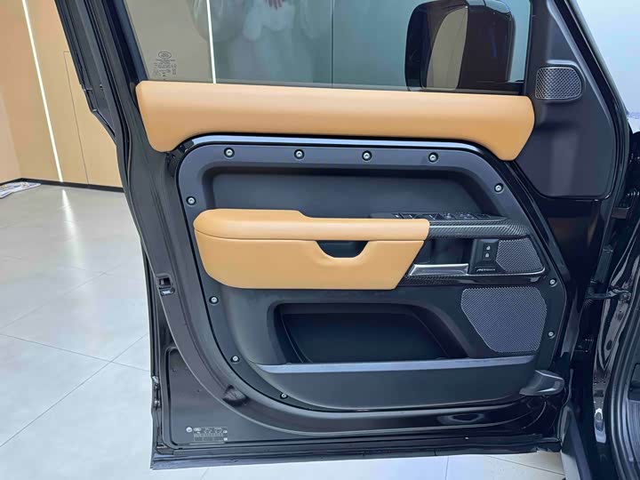 Фото 6 - Land Rover Defender