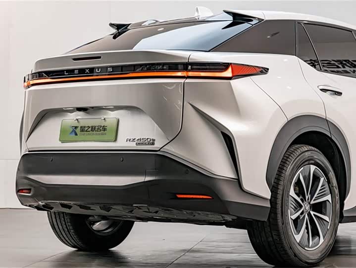 Фото 8 - Lexus RZ