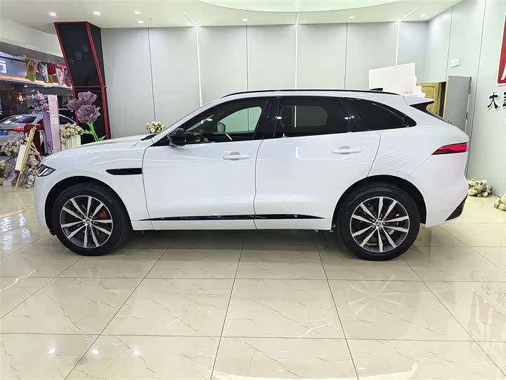 Фото 6 - Jaguar F-Pace