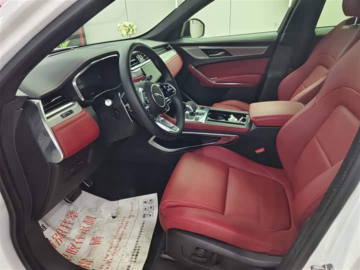 Фото 7 - Jaguar F-Pace