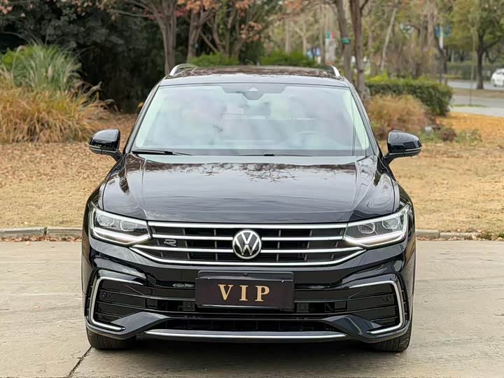 Фото 2 - Volkswagen Tiguan L Pro