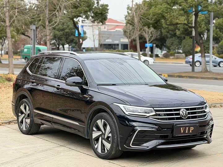 Фото 3 - Volkswagen Tiguan L Pro