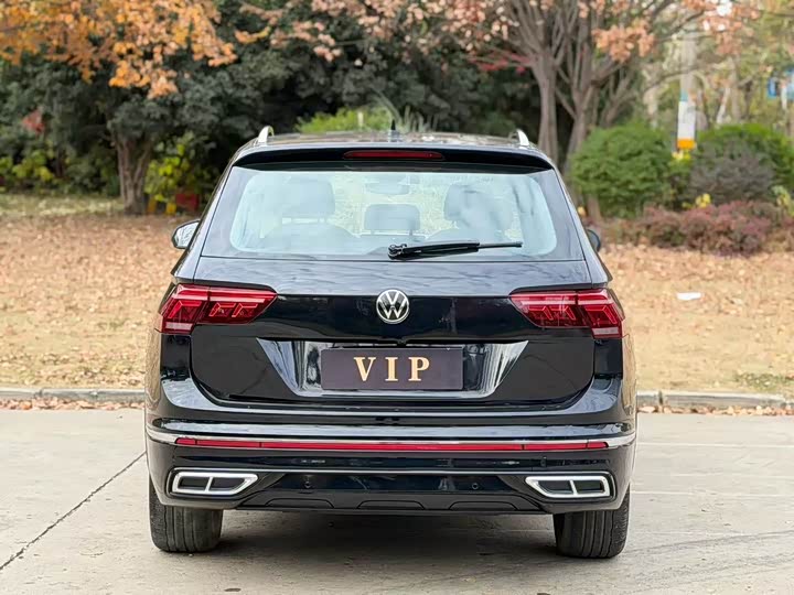 Фото 8 - Volkswagen Tiguan L Pro