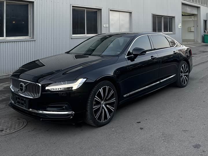 Фото 1 - Volvo S90