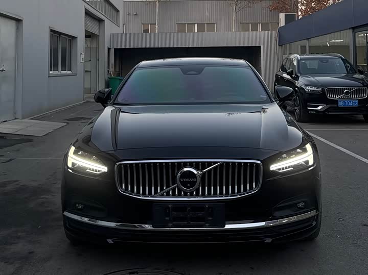 Фото 2 - Volvo S90