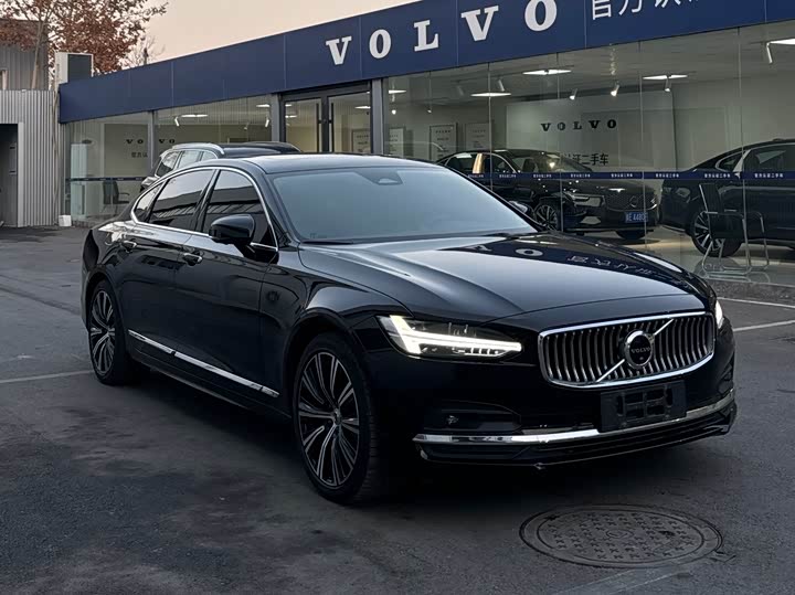 Фото 3 - Volvo S90