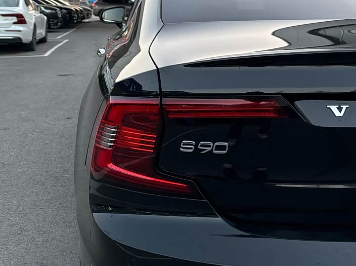 Фото 6 - Volvo S90