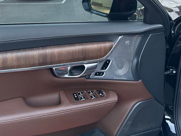 Фото 8 - Volvo S90