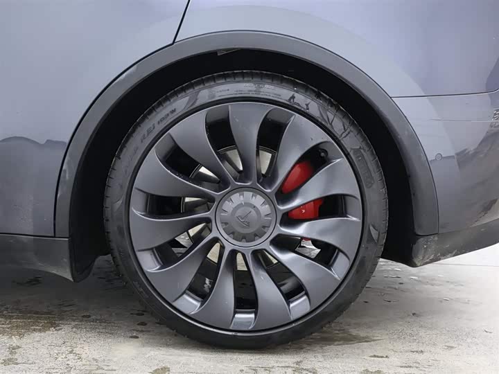 Фото 9 - Tesla Model Y