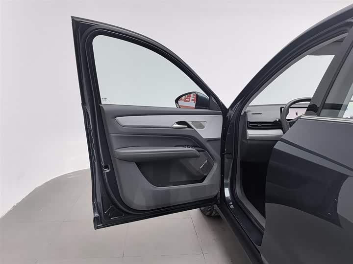 Фото 8 - Bestune 03