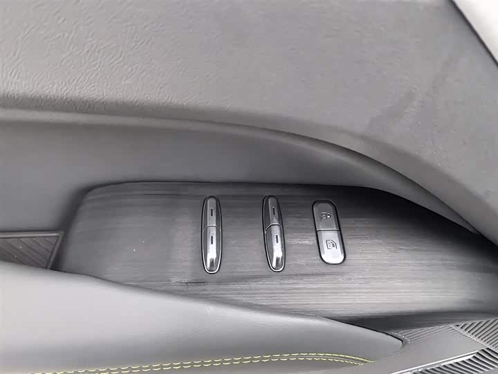 Фото 9 - Bestune 03