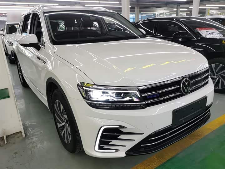 Фото 4 - Volkswagen Tiguan L Hybrid