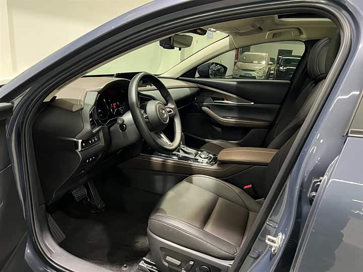 Фото 9 - Mazda CX-30