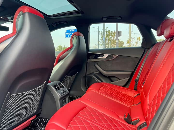 Фото 5 - Audi S4