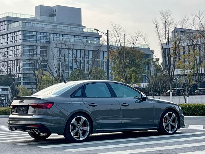 Фото 9 - Audi S4