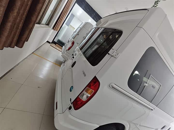 Фото 6 - Maxus V80