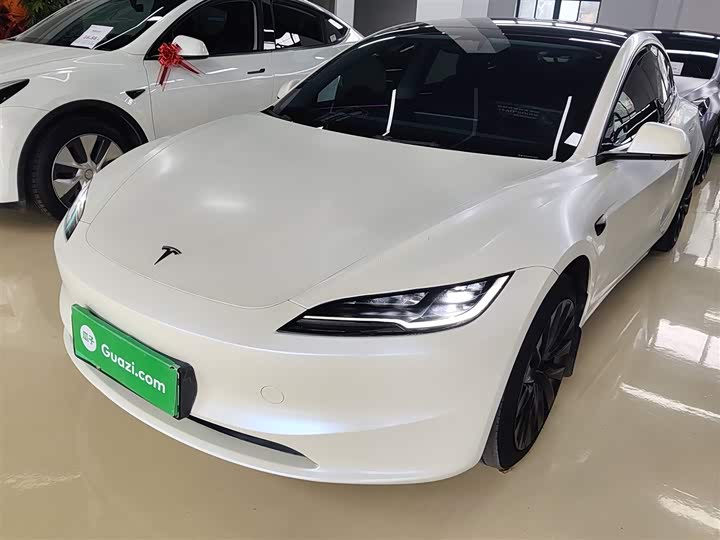 Фото 1 - Tesla Model 3