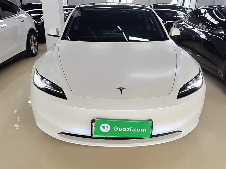 Фото 3 - Tesla Model 3