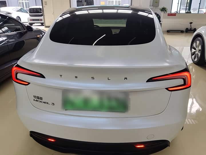 Фото 6 - Tesla Model 3