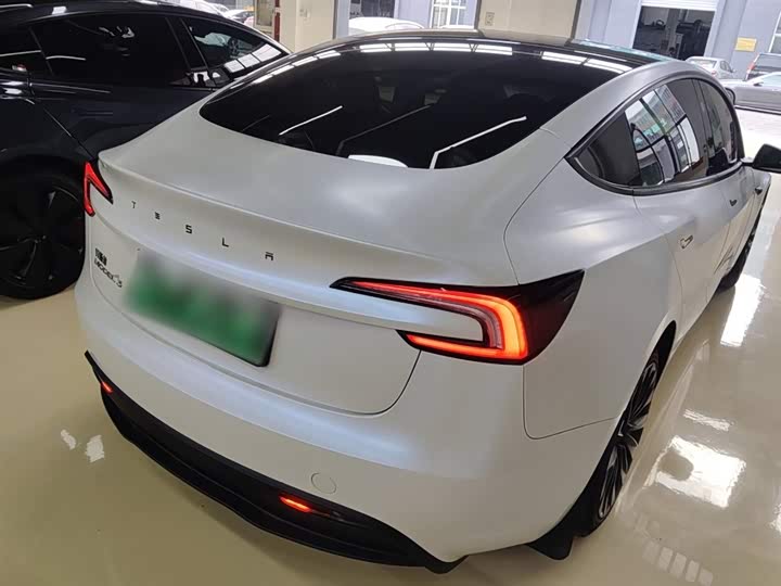Фото 7 - Tesla Model 3