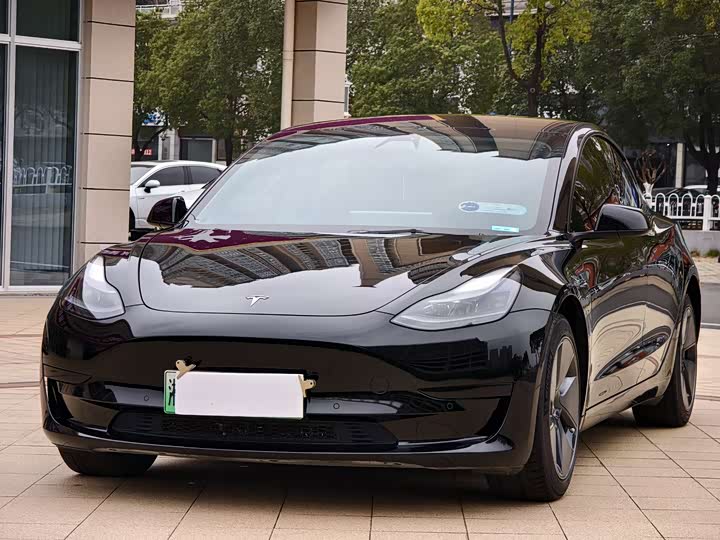 Фото 1 - Tesla Model 3