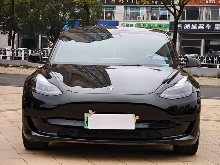Фото 2 - Tesla Model 3