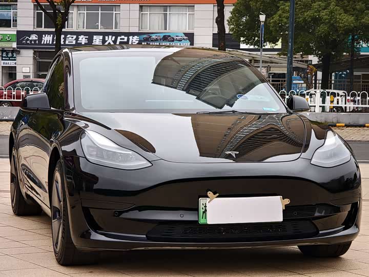 Фото 3 - Tesla Model 3