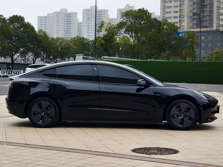 Фото 4 - Tesla Model 3