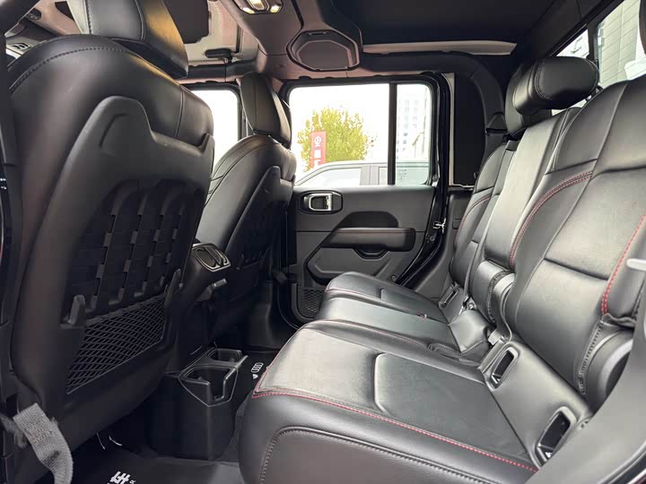 Фото 8 - Jeep Gladiator