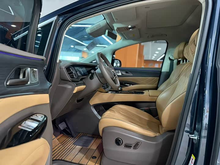 Фото 5 - Denza D9