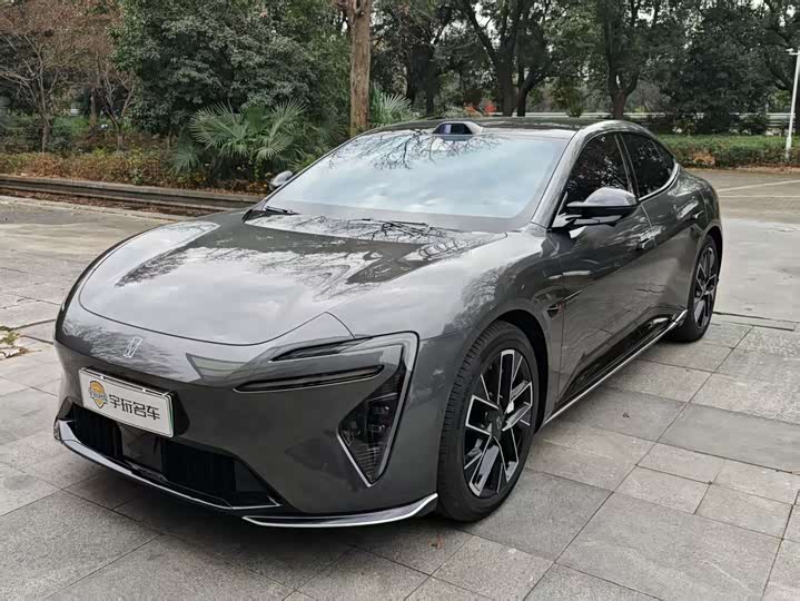 Фото 2 - Avatr 06