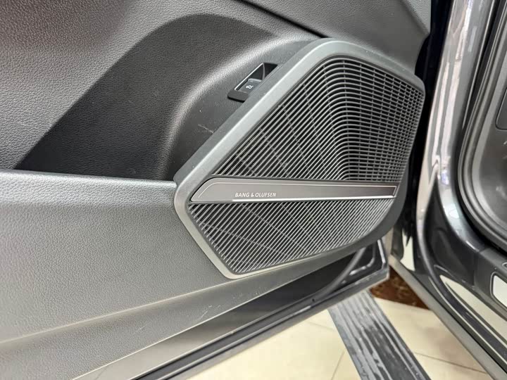 Фото 9 - Audi Q5L